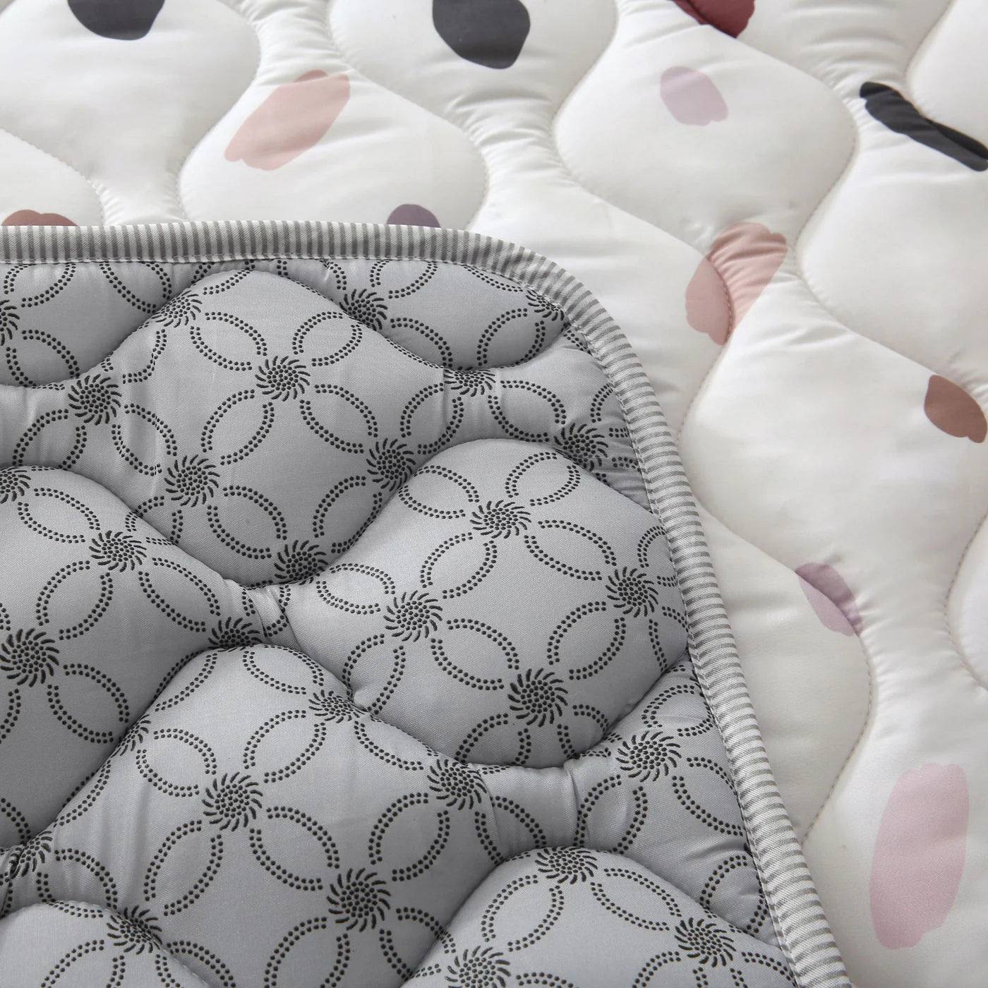 Quilted Leikmotta - Confetti 127/127cm - FORPÖNTUN
