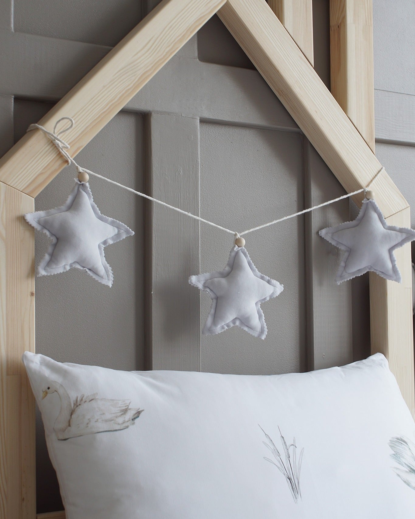 Velvet Star Garland  - Pink