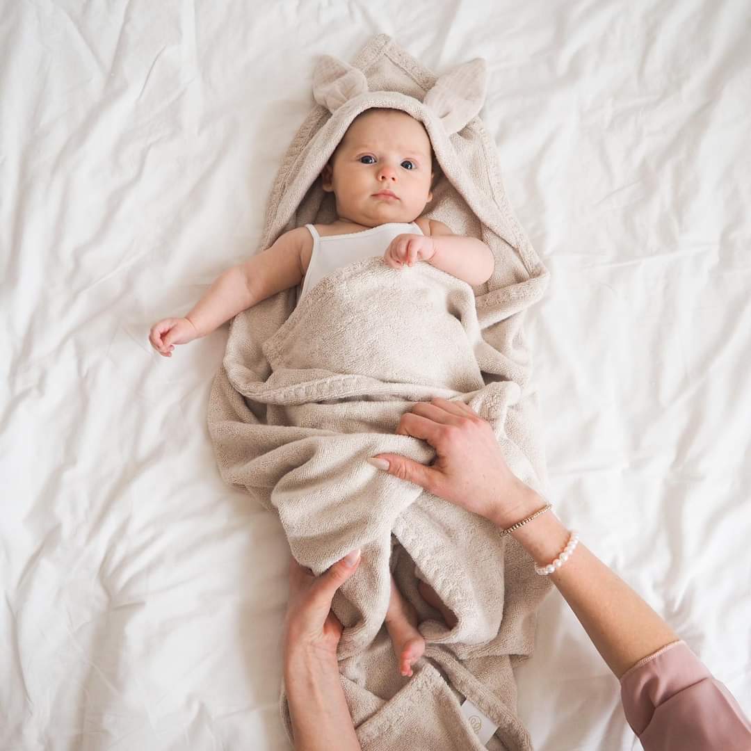 Ungbarnahandklæði úr bambus með hettu - BUNNY Beige