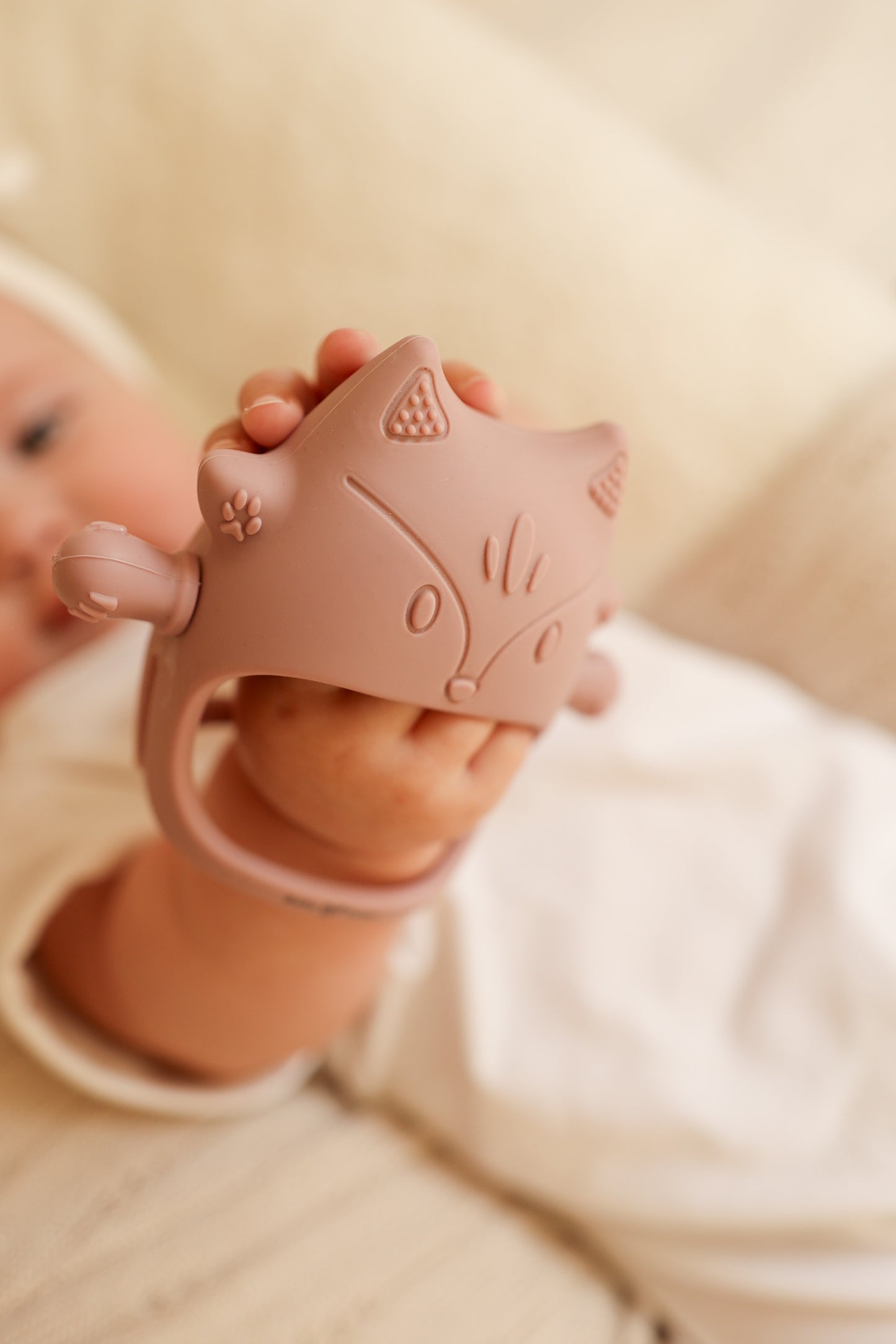 Sílikon Nagdót - Fox Sensory Teething Toy (5 litir í boði)