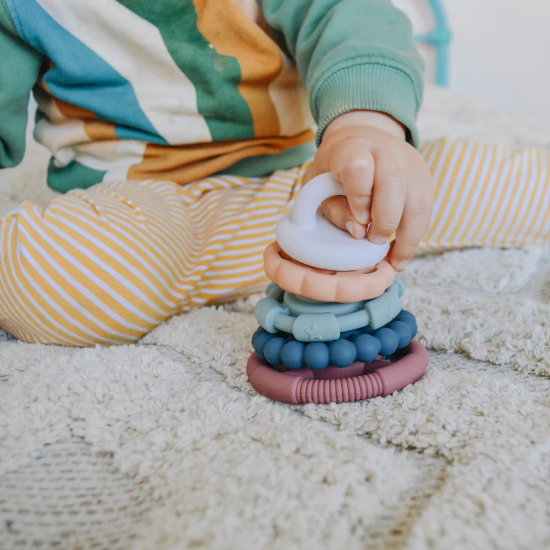 Staflturn & Nagdót - Rainbow Stacker & Teether (4 litir í boði)