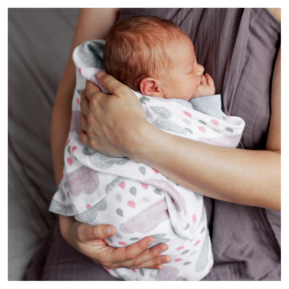 Bamboo Swaddle XL - Pink Dots