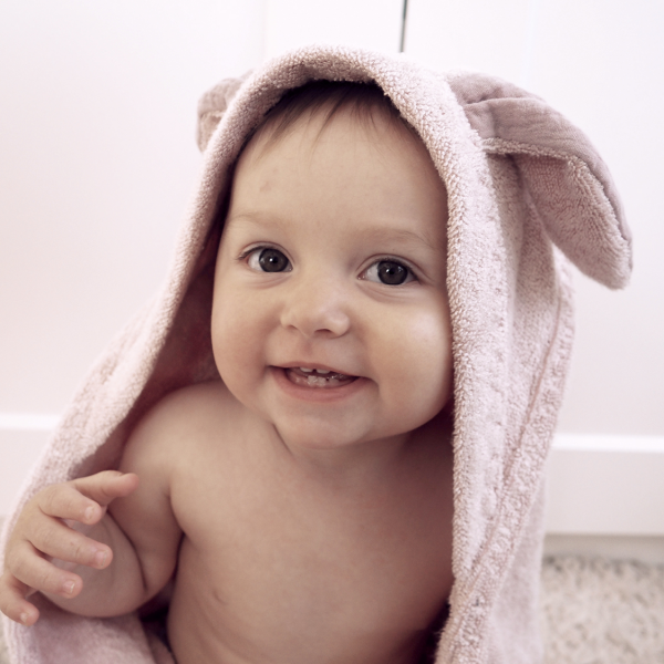 Ungbarnahandklæði úr bambus með hettu - BUNNY Blush Pink