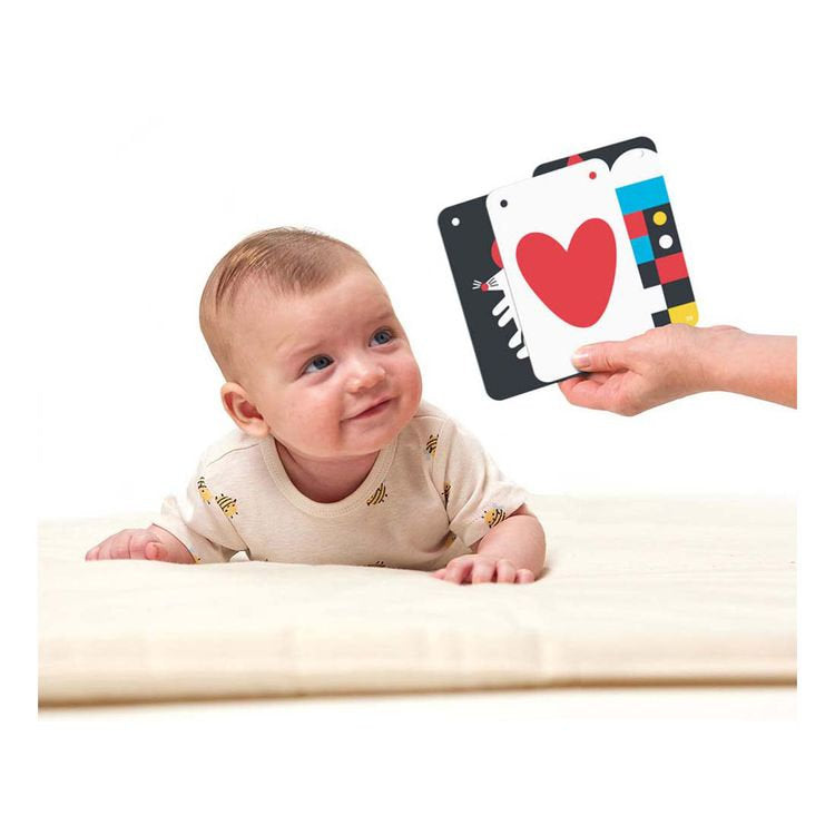 High Contrast Flash Cards on a string 0-3m