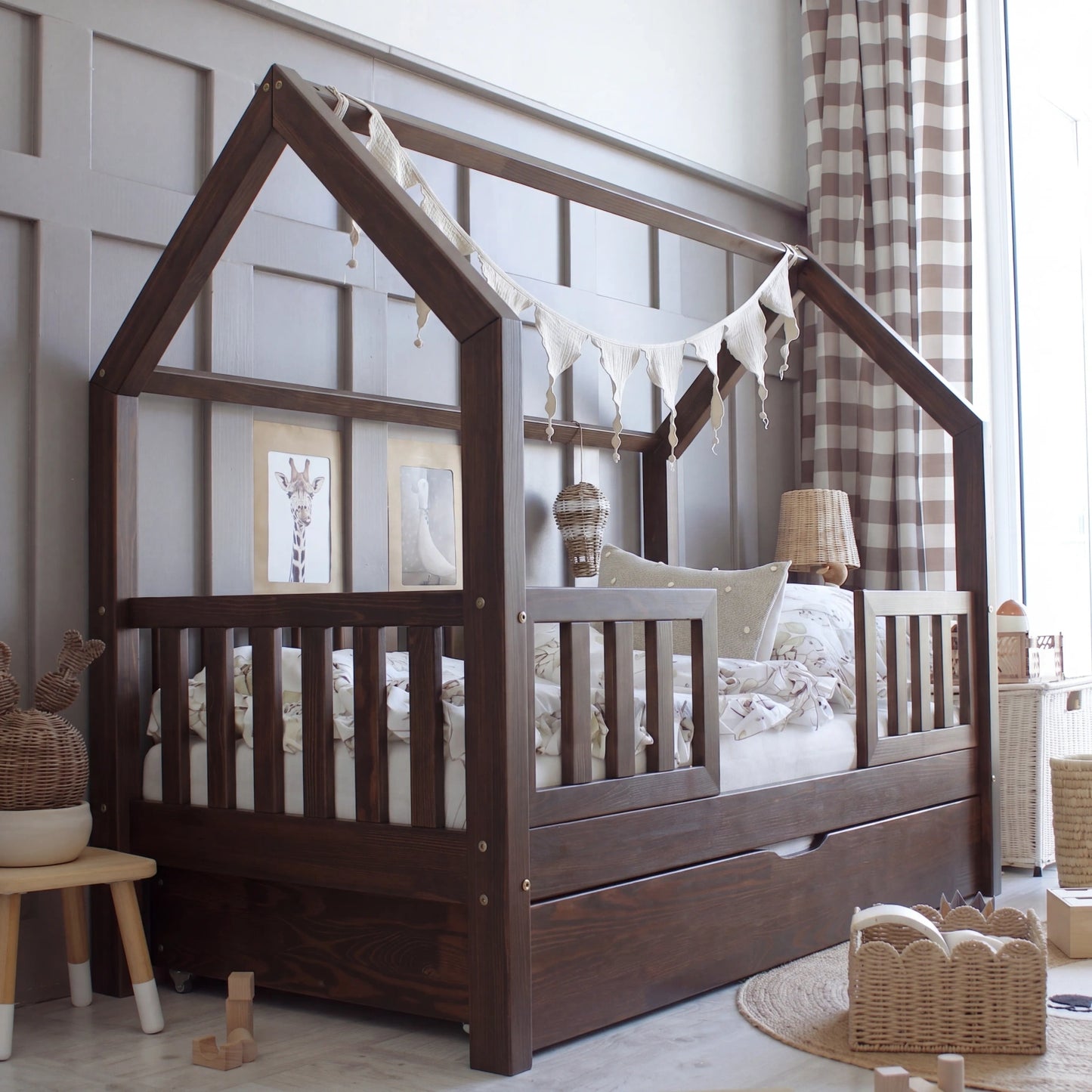 Húsrúm Bianco Dark Walnut
