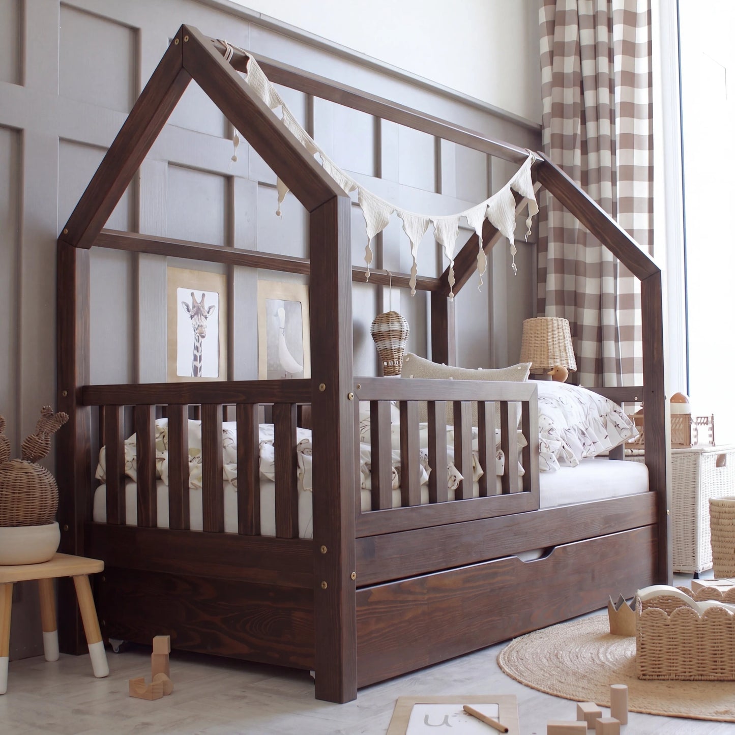 Húsrúm Bianco Dark Walnut