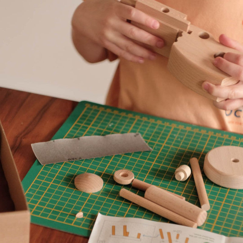Viðar Traktor - DIY Construction Kit